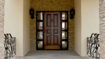 Как выбрать входную дверь для загородного дома